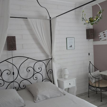 Bed and Breakfast Au Coeur Du Bien Etre Monteaux Exterior foto