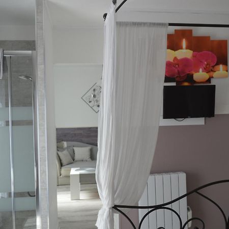Bed and Breakfast Au Coeur Du Bien Etre Monteaux Exterior foto